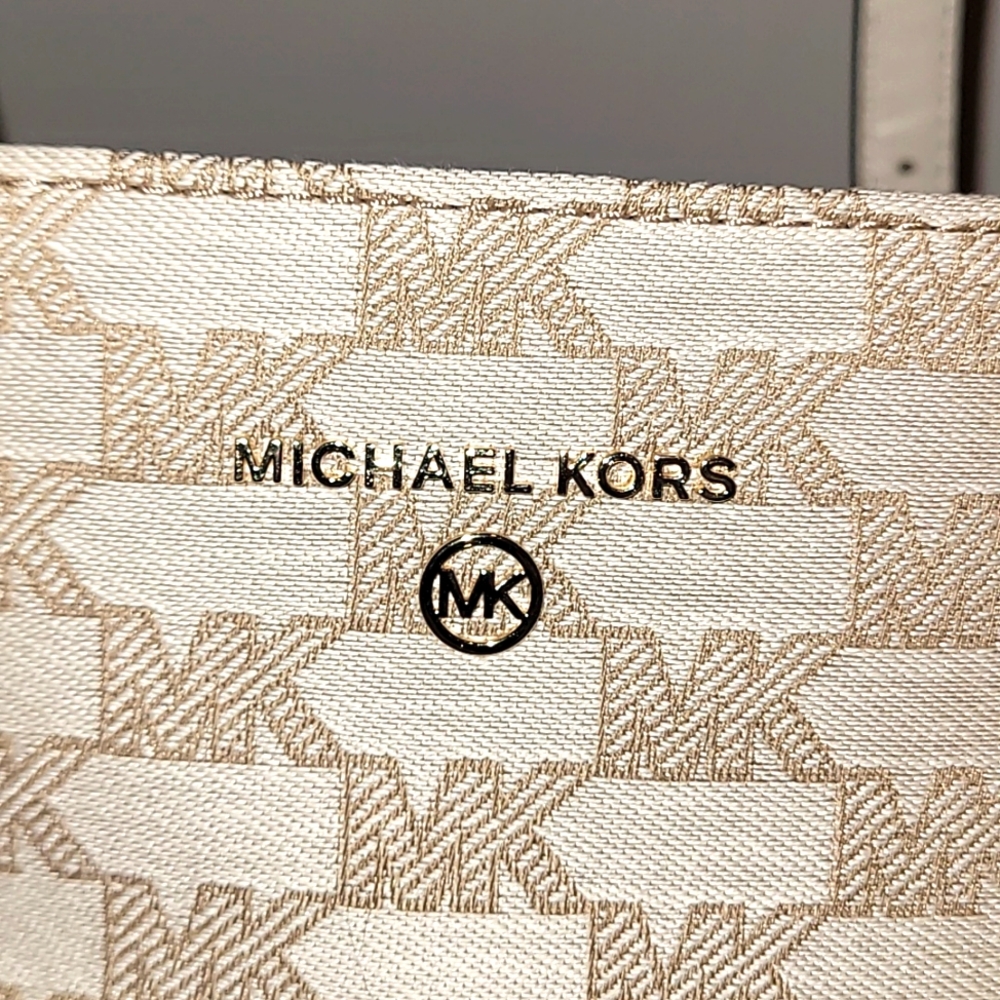 Tote - Picture 4 of 4